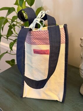 Vineyard Vines canvas Wine tote bag. Gift bag and wine caddie.